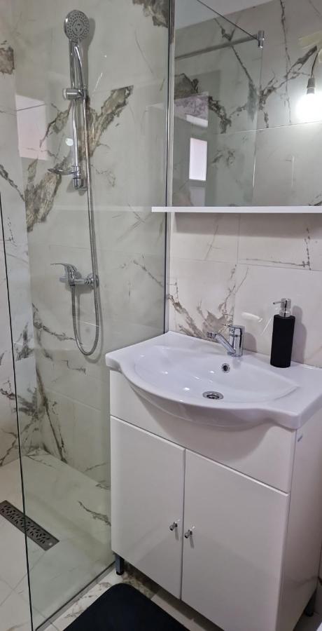 Modern House Otel Sighetu Marmaţiei Dış mekan fotoğraf