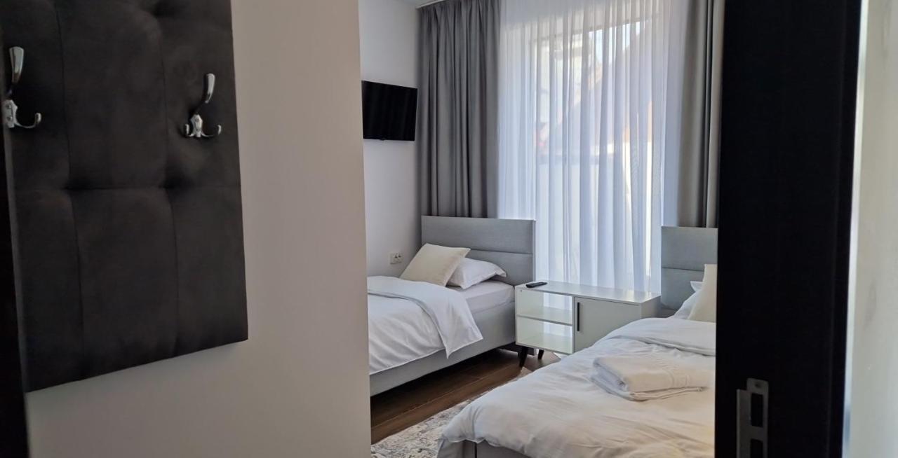 Modern House Otel Sighetu Marmaţiei Dış mekan fotoğraf