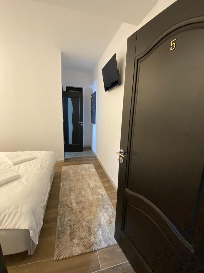 Modern House Otel Sighetu Marmaţiei Dış mekan fotoğraf